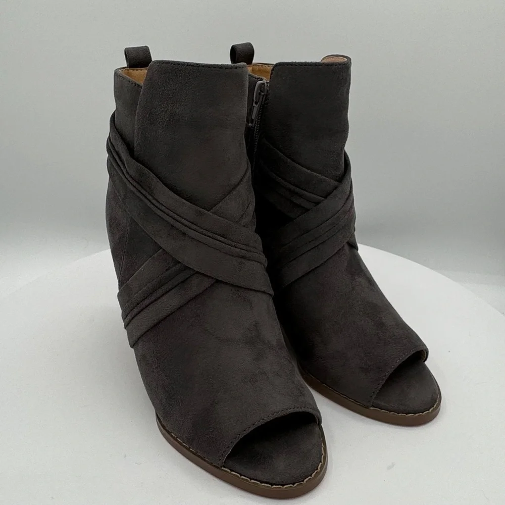 JOURNEE Sabeena Wedge Open Toe Booties Color‎ Grey Size 6 NWT